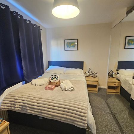 Double Bedroom Located Close To Manchester Airport Wythenshawe Ngoại thất bức ảnh