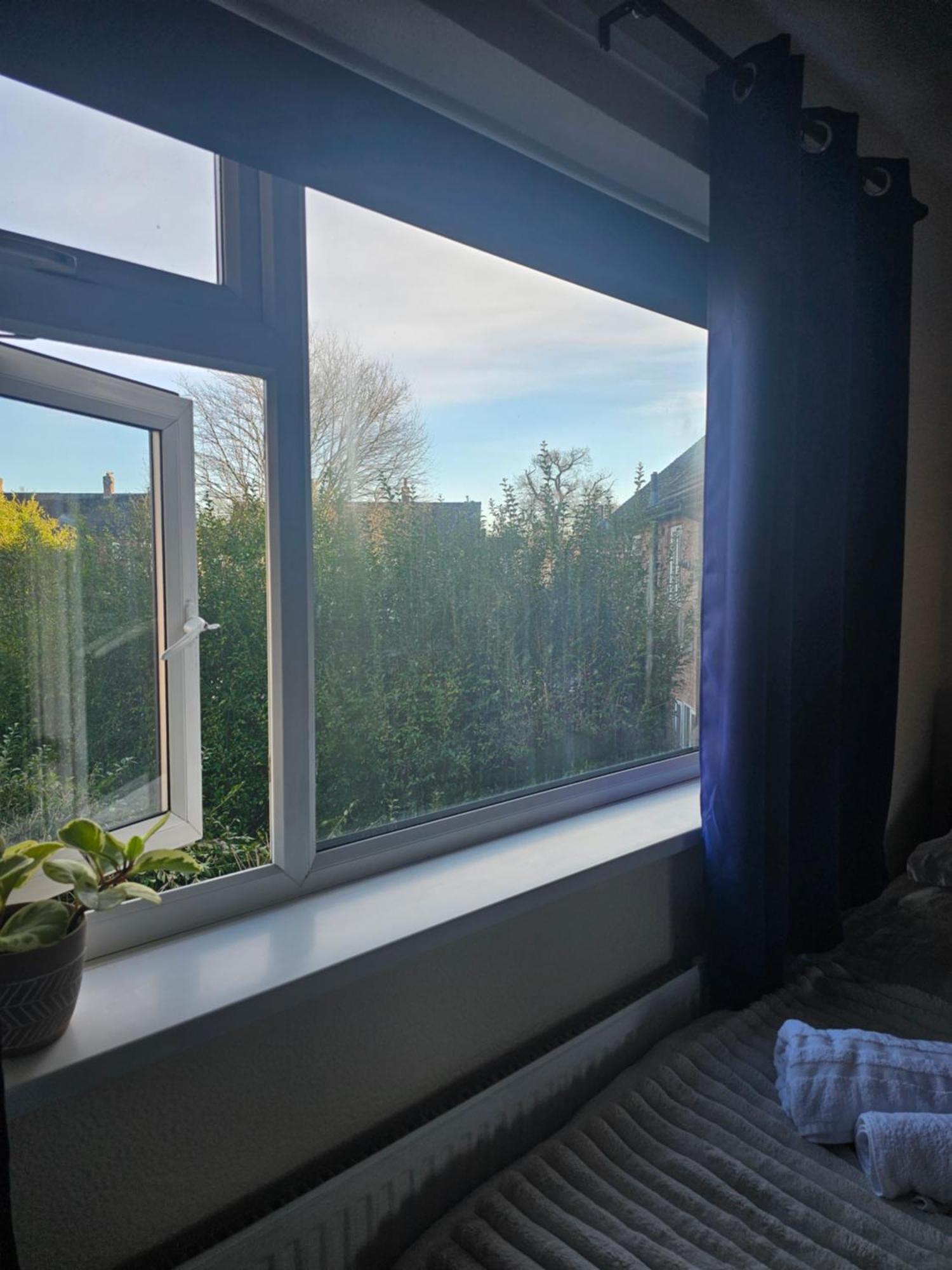 Double Bedroom Located Close To Manchester Airport Wythenshawe Ngoại thất bức ảnh