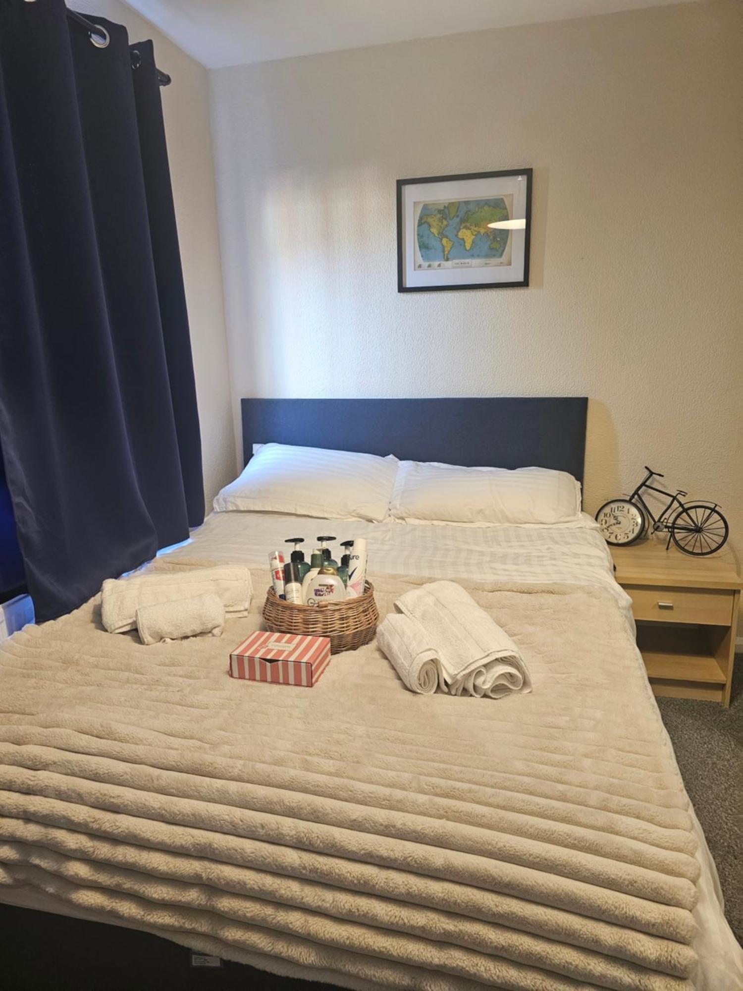 Double Bedroom Located Close To Manchester Airport Wythenshawe Ngoại thất bức ảnh