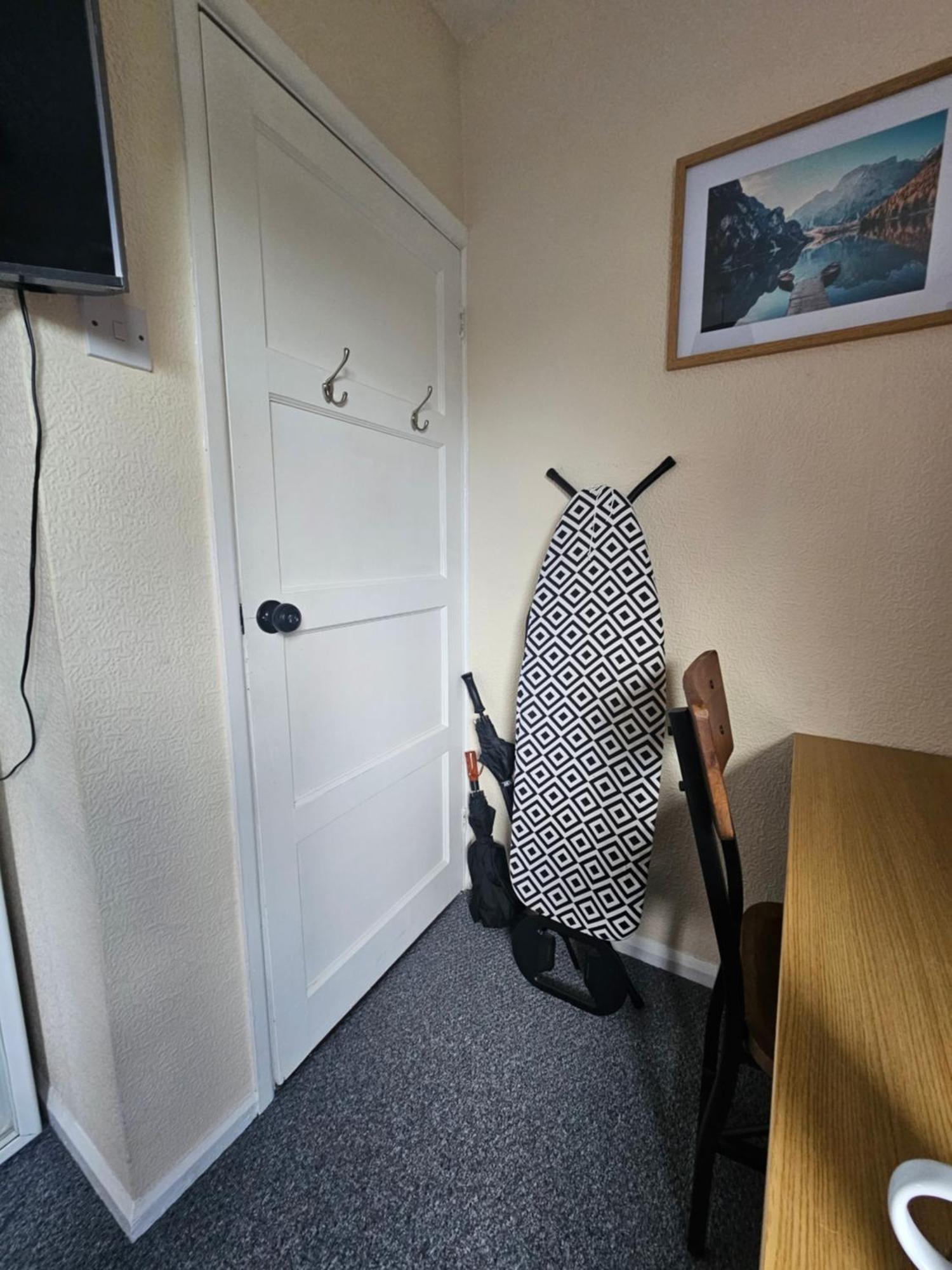 Double Bedroom Located Close To Manchester Airport Wythenshawe Ngoại thất bức ảnh