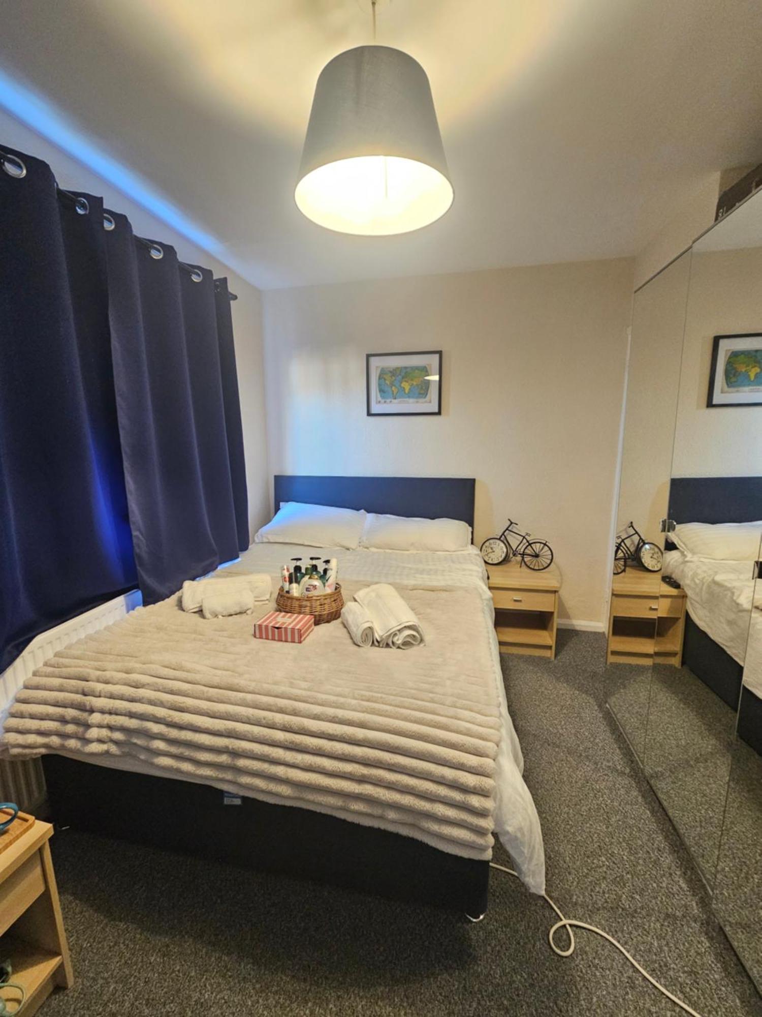 Double Bedroom Located Close To Manchester Airport Wythenshawe Ngoại thất bức ảnh